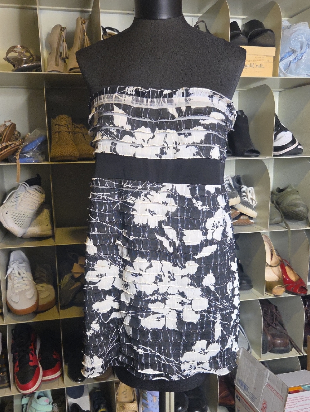 L8teR Black and White Strapless Floral Top